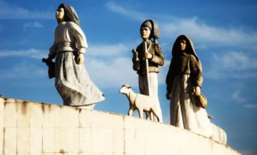  Fátima: Homes of the Little Shepherds